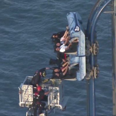 Thrilling Rescue: Roller Coaster Riders Stranded 100 Feet High for Hours at Texas Park – Internewscast Journal