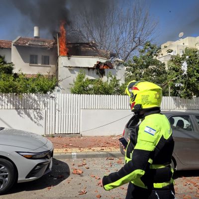 Iranian missile attacks damage Rehovot homes; IDF reveals it killed Basij intel chief