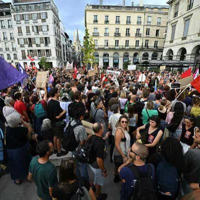 Trump blames France unrest on Islam, migration