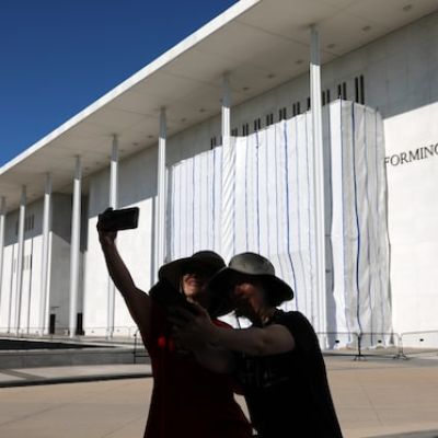 Work begins to remove Trump's name from Kennedy Center Img