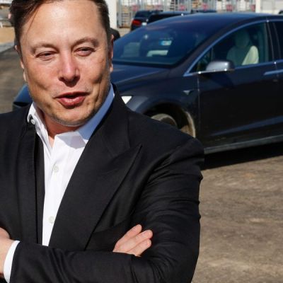 Elon Musk says the Tesla Roadster is still delayed with no release in sight — but now he’s talking about making Peter Thiel’s flying car a reality