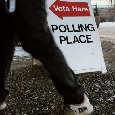 Prisoner serving 20 years for threats to officials makes ballot for US House seat