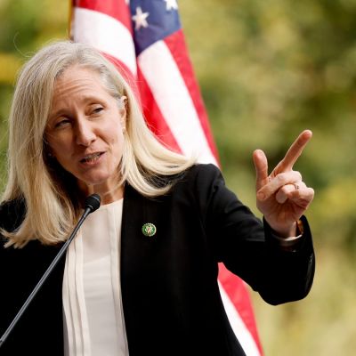 Race For Governor's Mansion In Key Battleground State Heats Up