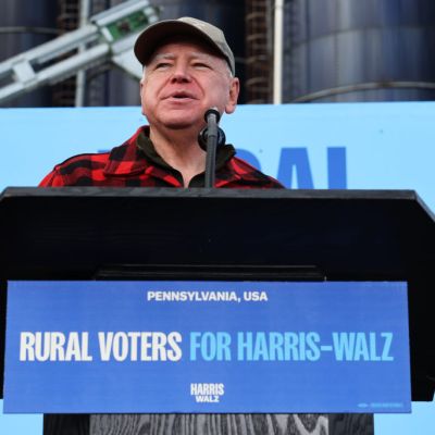 WATCH LIVE: Walz holds campaign rally with James Taylor in Wilmington, North Carolina