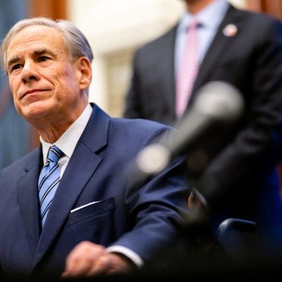 Greg Abbott threatens “100% tariff” on New Yorkers moving to Texas