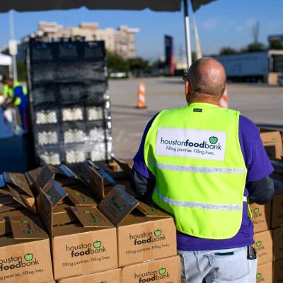 Video of large line outside food bank goes viral amid SNAP benefit freeze