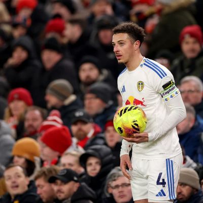 “You can’t” – Leeds fans in big Man Utd clash disagreement amid questionable decision