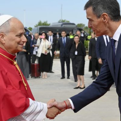 Peculiar alliance with visiting pope a blessing for Spain’s Sánchez