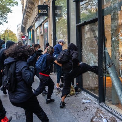 ‘Unprecedented’ Levels of Looting in Paris as over 1,200 Arrested