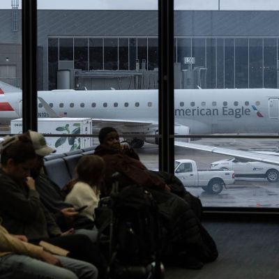 Airlines cancel 1,600 flights on Monday, after Sunday marked worst day for travel disruptions