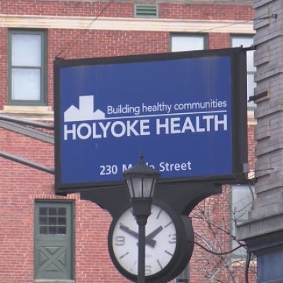 Sen. Warren to tour Holyoke Health Center