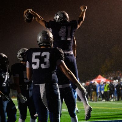 Lake Oswego clinches Three Rivers League title with win over rival Lakeridge