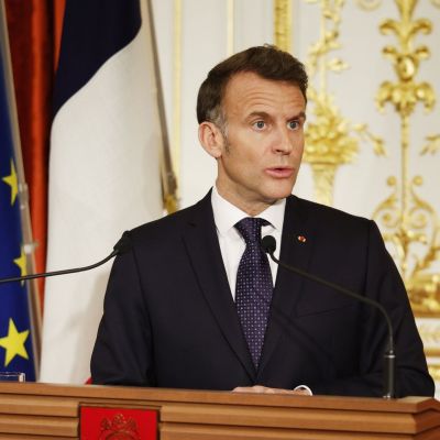 French President Macron urges U.S. and Iran to restart talks