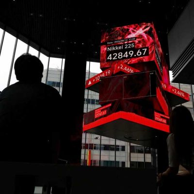 Asian Stocks Soar as U.S.-China Tensions Cool, Nikkei Hits Record High