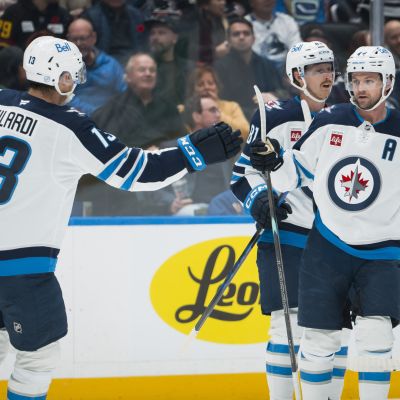 Jets Snap 3-Game Losing Streak With 5-3 Victory Over Canucks