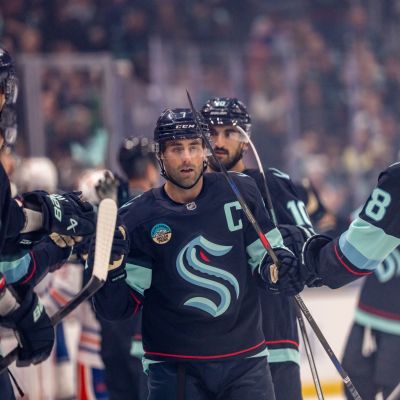 Eberle Scores Twice in Kraken’s 3-2 Victory Over Oilers – The Hockey Writers Edmonton Oilers Latest News, Analysis & More