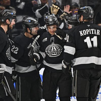 Kings Annihilate Blackhawks at Home With 6-0 Thumping – The Hockey Writers Los Angeles Kings Latest News, Analysis & More