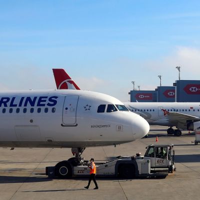 Turkish Airlines agrees to buy 225 Boeing planes, subject to engine talks