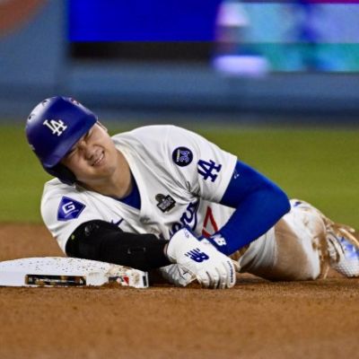Dodgers hit 3 home runs for 2-0 World Series lead, but Shohei Ohtani leaves with injury