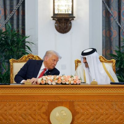 Qatar signs $200 bln deal to buy jets from Boeing during Trump visit