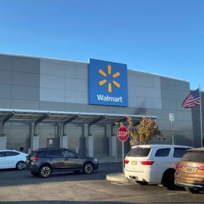 Walmart to offer independent drivers new holiday bonuses in battle with Amazon By Reuters