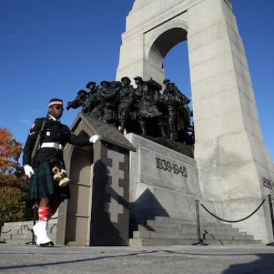 Civilians who ran to help Nathan Cirillo during 2014 Ottawa attack should be officially recognized, current and former parliamentarians say