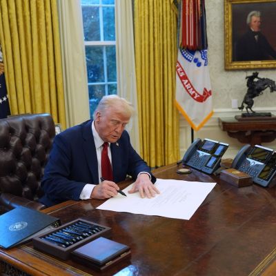 Trump plans to pardon disgraced MLB legend Pete Rose