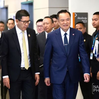 Thai Prime Minister Leads Economic Team in Banking Summit to Address Financial Crisis