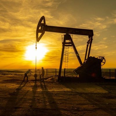 Oil prices dip to $62.34 amid Ukraine peace talks, Fed rate anticipation