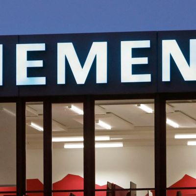 Siemens CFO says political uncertainties weighing on customers decisions