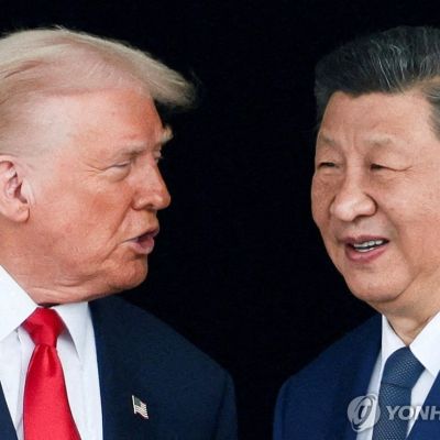 (LEAD) Trump arrives in Beijing for summit talks with Xi on trade, Iran, Taiwan, other topics | Yonhap News Agency
