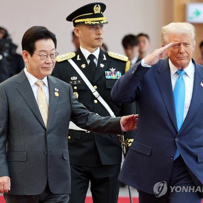 (3rd LD) [APEC 2025] Lee asks Trump to allow S. Korea to have fuel for nuclear-powered submarines | Yonhap News Agency