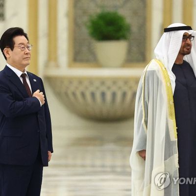 (LEAD) Lee, UAE president hold summit to discuss bilateral economic ties | Yonhap News Agency
