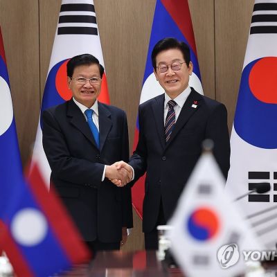 (LEAD) Lee, Laotian president agree to upgrade ties to comprehensive partnership | Yonhap News Agency