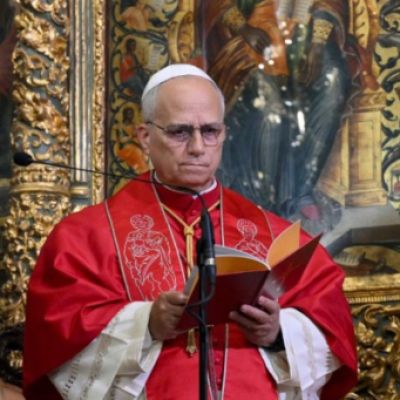 Pope ends Turkey visit, heads to Lebanon amid crises