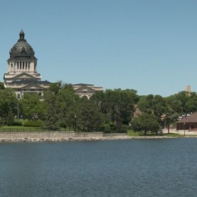 Rhoden calls poll ‘encouraging,’ Doeden rates it ‘absurd’