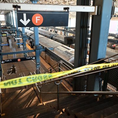 Suspect charged in fatal burning of woman on NYC subway – The Boston Globe