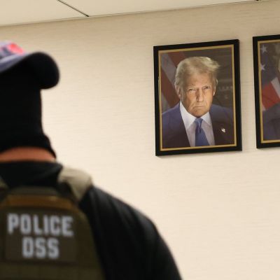 Apple pulls ICE tracking apps after pressure from the White House