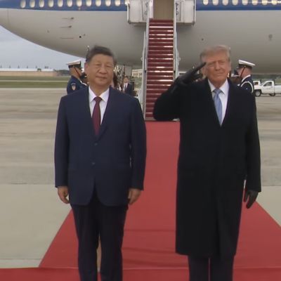 'Utterly Humiliating': Trump Critics Go Wild as President Literally Rolls Out Red Carpet for Chinese Leader