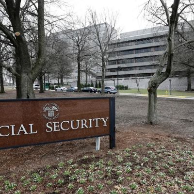 Journalists turn in access badges rather than agree new Pentagon reporting rules