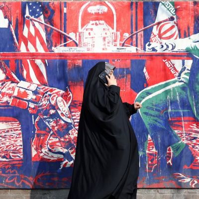 US and Iran talks begin as regional leaders seek to prevent war