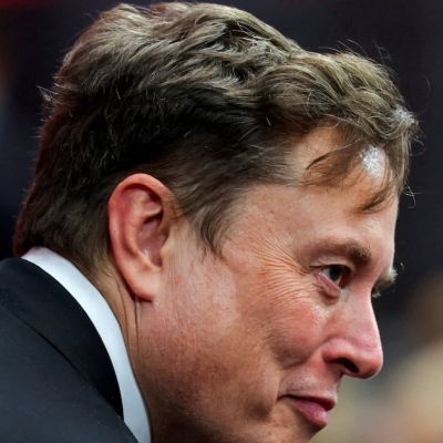 Grokipedia Faces Launch Instability, Bias Criticism