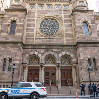 Man who disrupted NYC synagogue service, attacking two, arrested on hate crime charges: NYPD