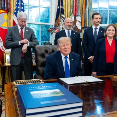 Trump announces a new $15B Iowa steel plant and claims it will be the nation’s biggest