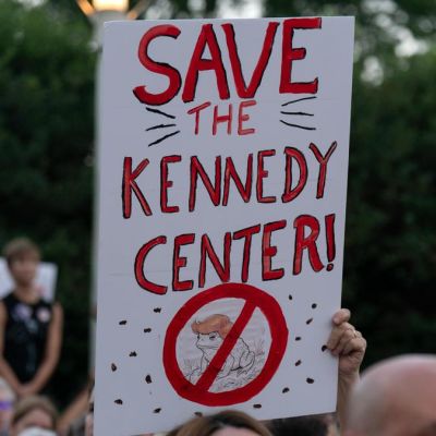 Protesters form human chain at Kennedy Centre after Trump threat