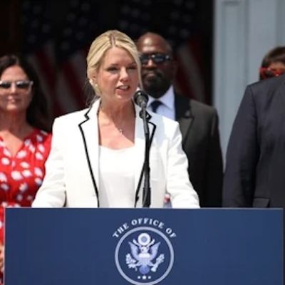 DOJ Faces Bipartisan Pressure After Bondi Declares Full Release of Epstein Files