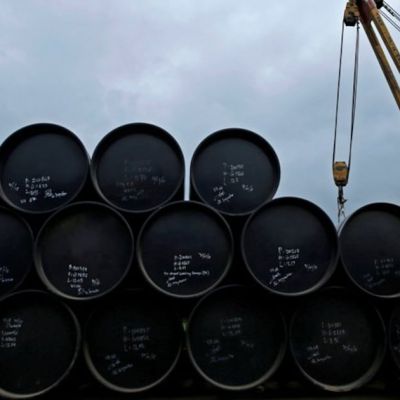 Oil falls as traders fret about oversupply