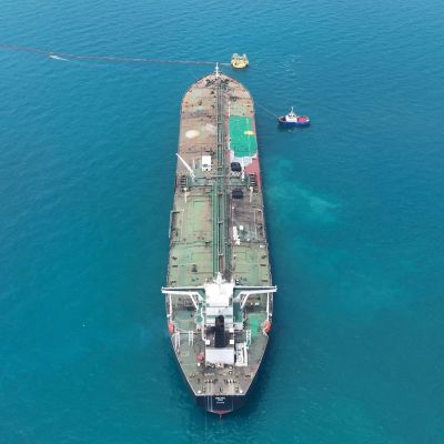 Oil climbs after Trump denies he is willing to ease sanctions on Iran
