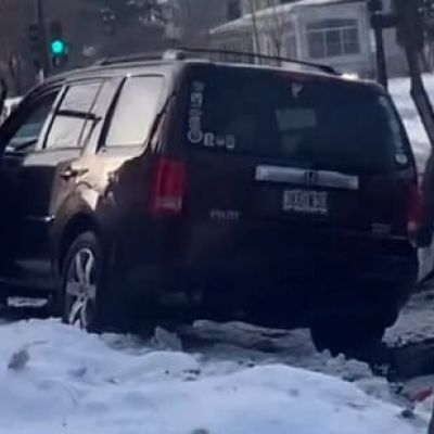 Minneapolis tense after ICE agent shoots woman. What’s happening? 10 points