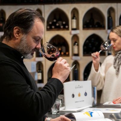 Ukrainian winemaker, US vets team up on a mission: showing the best of Ukraine, one glass at a time